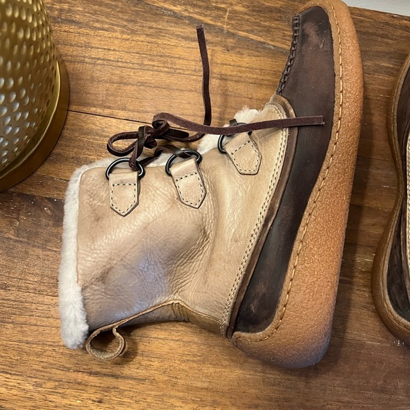 Leather Sorel Boots with Fur Lining - Picture 3 of 7